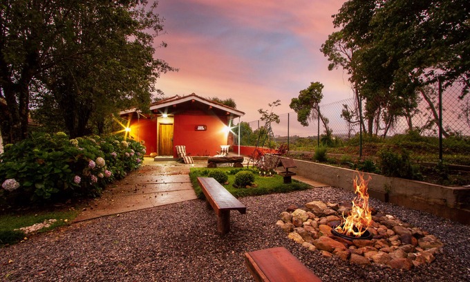 Colinas Capivari Casa | Romantic and Cozy House in Alto do Capivari, good internet
