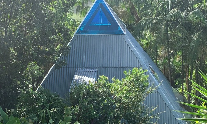 Florianopolis Cabina | Pyramid house covered in quartz. Space for healing and regeneration connections.