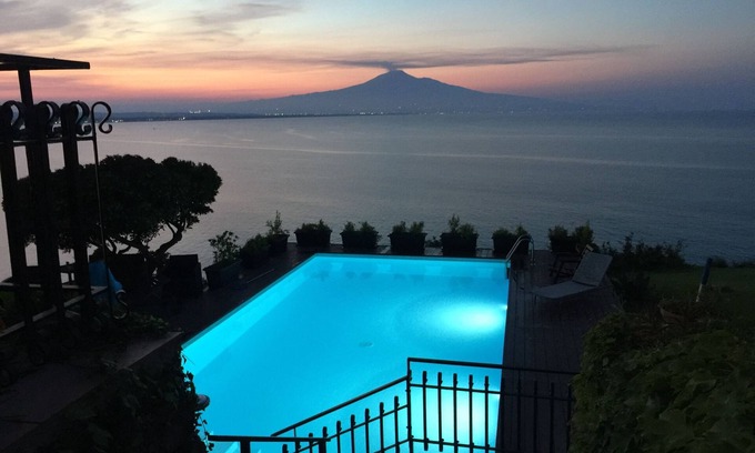 Costa Saracena-Castelluccio Villa | Villa Carmela - Impresionantes vistas del mar y el volcán Etna y la piscina.