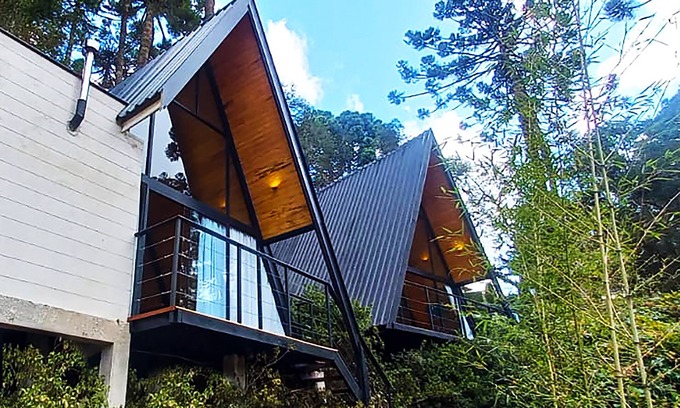 Campos do Jordao Chalet De Esquí | Chalet Mon Amour 2 - Where love is found. Hydro, fireplace, 3 minutes from the center.