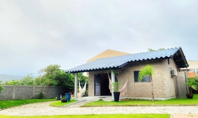 Pantano do Sul Casa | Peace and quiet on the sand in the south of Florianópolis Island