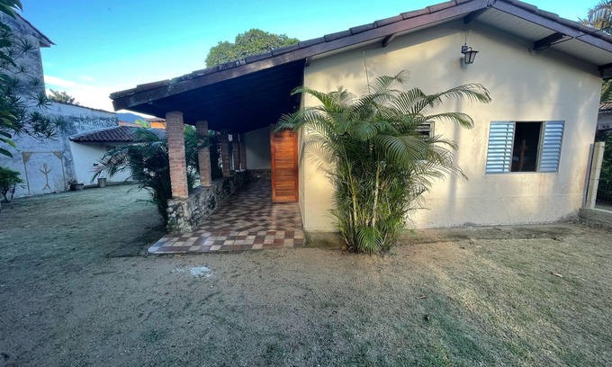Boicucanga Beach Chalet De Esquí | Large house one block from Boissucanga beach