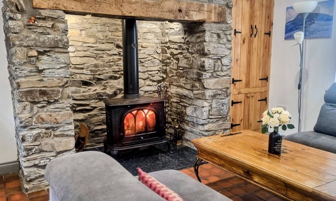 Bala Cabaña | Brackendale - a holiday cottage that sleeps 11 guests in 4 bedrooms