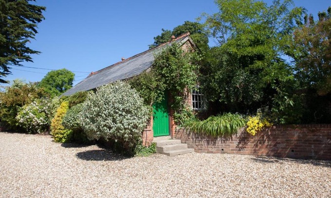 Woodfalls Casa | Bramble Cottage