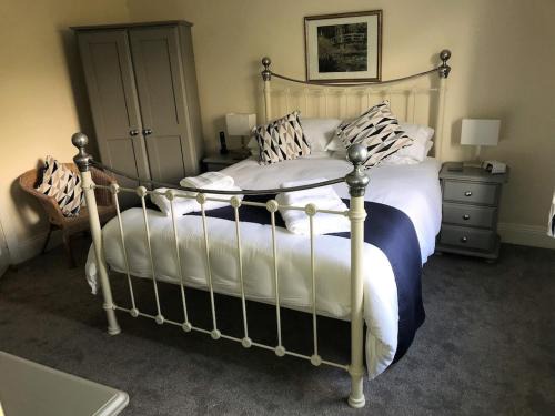 Widemouth Bay Casa | Bramble Cottage - Luxury Holiday Cottage - 4 Beds 3 Baths - Parking - Beach 1 Mile - Fenced Child & Dog Friendly - EV Chrger