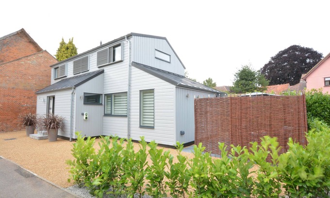 Long Melford Cabaña | BRAMERTONS NEST, LONG MELFORD, with a garden in Long Melford