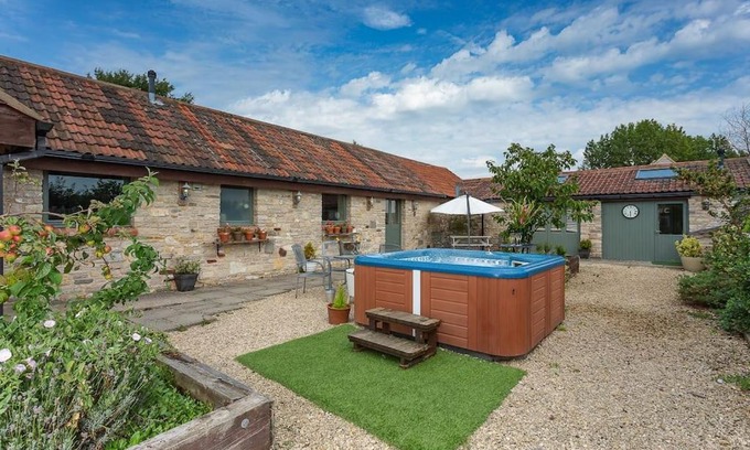 Upton Cheyney Casa | Bramley Barn near Bath + Hot tub
