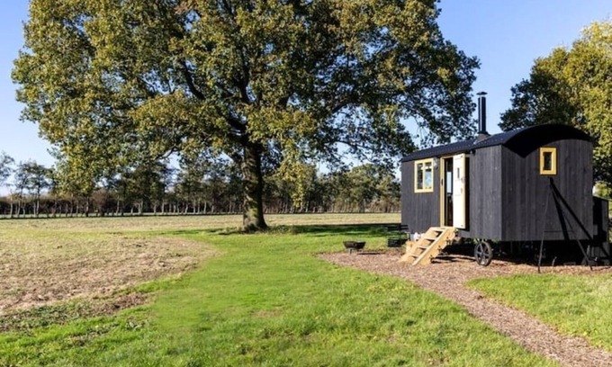 Woodbridge Cabina | 'Bramley' Hut on private Farm