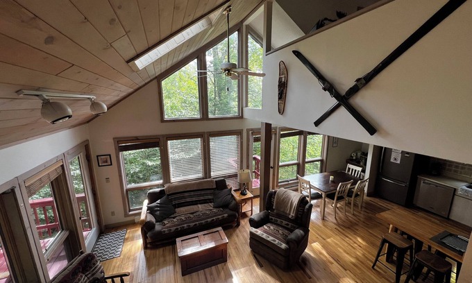 Davis Cabina | Branching Out Chalet