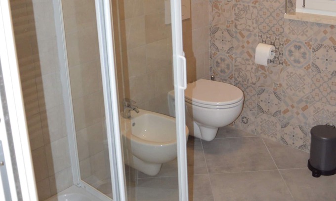 Santo Stefano di Magra Casa | Nuevo estudio de 30m / q, equipado con todas las comodidades, estacionamiento exclusivo.