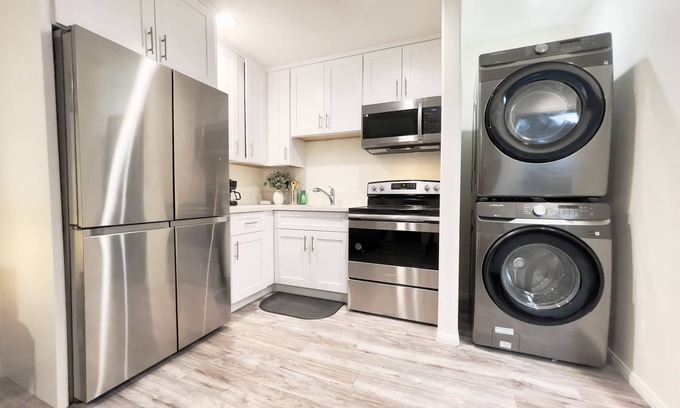 Lancaster Casa | Brand New 1 BR Guest House, Laundry, Gated Parking