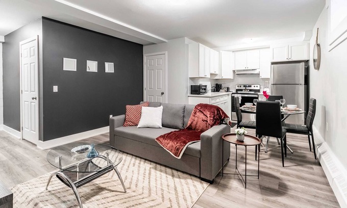 Central Hamilton Apartamento | Brand New - 1BR Modern Apartment - PRIME Location!