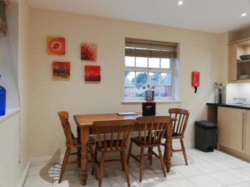 Newbury Apartamento | Brand New 2 bed in one of Newbury oldest buildings