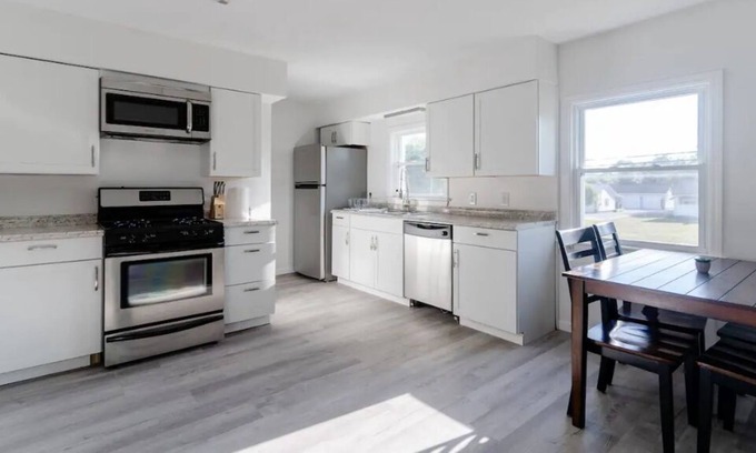 Ashtabula Casa | Brand new 3 bed unit near wineries, and the lake