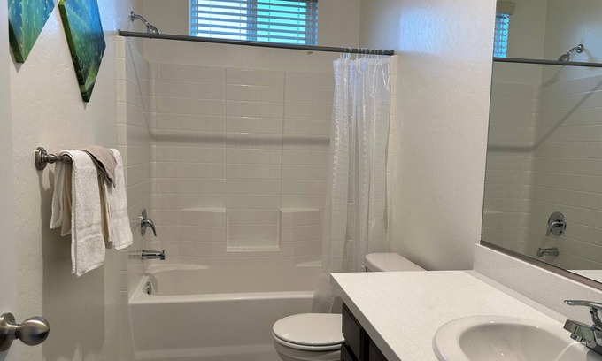 Lemoore Casa | Brand new 3 bedroom 2 bath home near Lemoore Golf Course