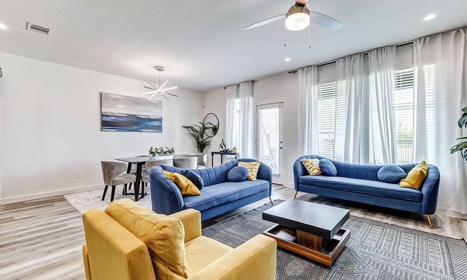 Southeast Houston Casa | Brand New 3Bd Luxury Family-Friendly Home mins 2 Downtown,NRG Stadium,Med Center