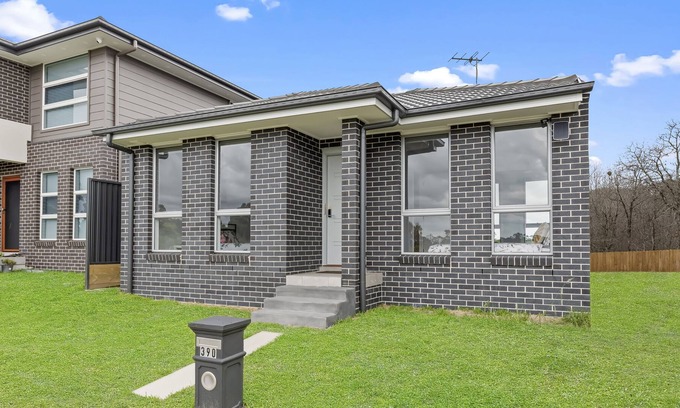 Austral Casa | Brand New 3Br One-Level House with WiFi & Parking