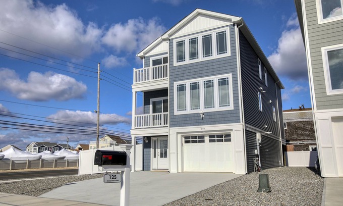 Normandy Beach Casa | Brand New 4-Bedroom with Den in beautiful Mantoloking