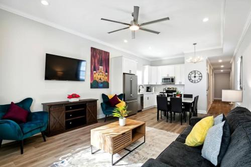 Tulane - Gravier Casa | Brand New 5BR, Outdoor Seating, Parking