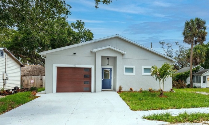 Tropic Casa | BRAND NEW Artsy Vibe in Eau Gallie ART District, WiFi, AC, Gazebo