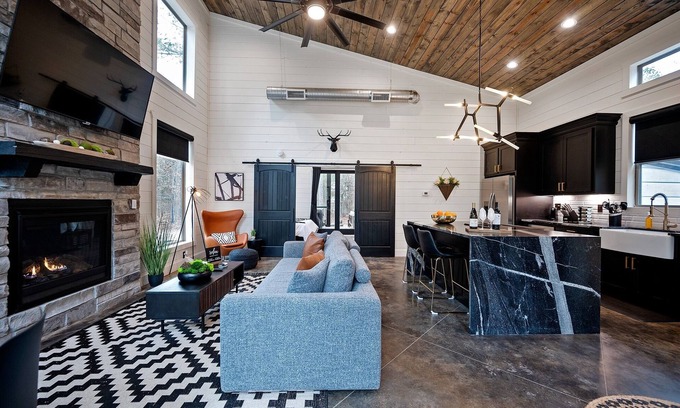 Pickens Cabina | BRAND NEW! BOHO Modern + Chic Luxury Couples Retreat!