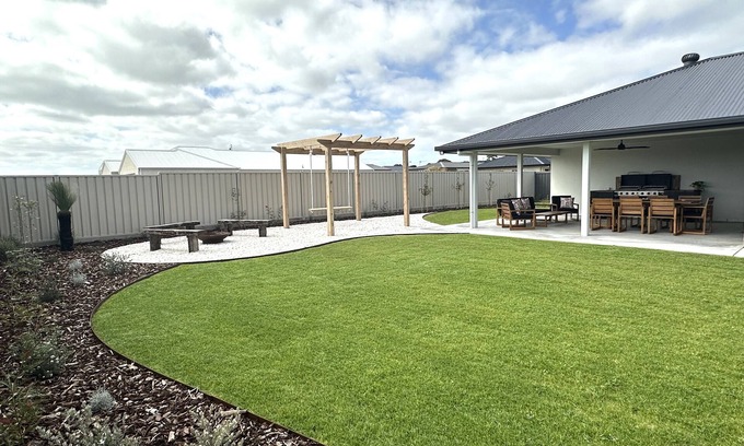Waterhouse Casa | Brand new build in town, aircon & wifi