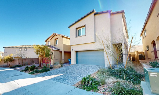 Centennial Hills Casa | Brand-new comfortable home with smart TVs, full kitchen, patio - great location