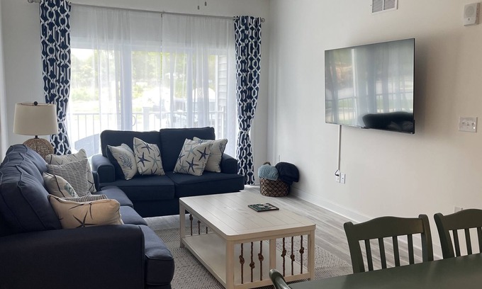 Rehoboth Beach Condominio | Brand new Condo located in waterfront gated community only 7 miles from beach.