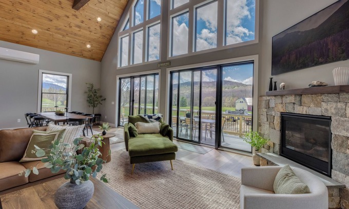 Franconia Chalet De Esquí | Brand new construction - Spacious Mountain Chalet in Sugar Hill, NH. Sleeps 18.
