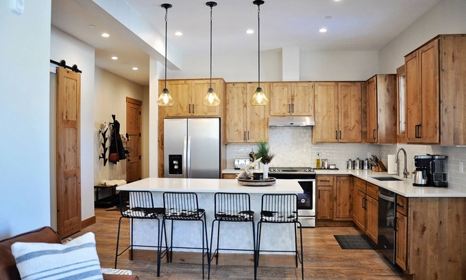 Fraser Condominio | BRAND NEW Contemporary 2 BR near Winter Park Ski Resort on Shuttle w/priv hottub
