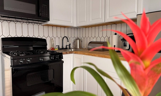 Woodland Hills Apartamento | Brand new, cozy, private and peaceful one bedroom, one bath apartment