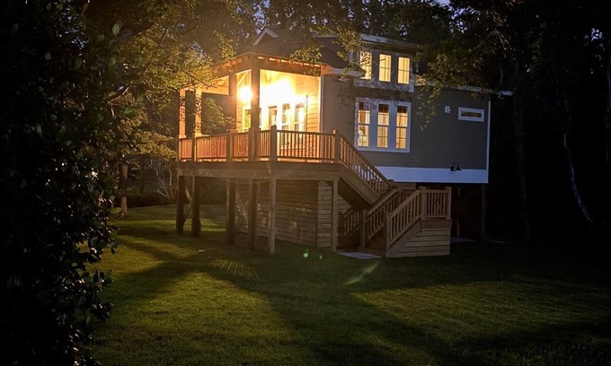 Wilmington Cabaña | Brand New Custom 1BR 1BA Cozy Creekside Cottage on Wilmington's Cross City Trail