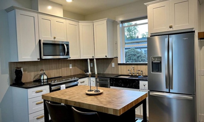 Grant Casa | Brand New Custom Built Cottage in Downtown w/Pool