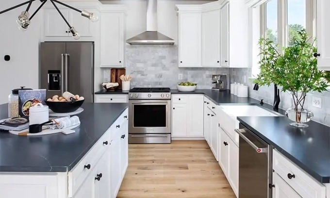 North Bethesda Casa | Brand NEW Designer townhome retreat in the city