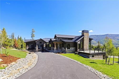 Three Peaks Casa | Brand New Eagles Nest Property