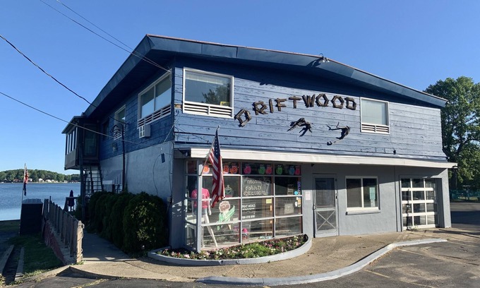 Sister Lakes Apartamento | Brand new for 2023: The Sunset Suite at Driftwood! 4 bed, 2 bath, 2500 SQFT
