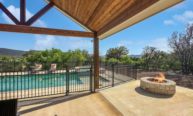 Sabinal Casa | Brand new for 2025 | On the golf course in Concan