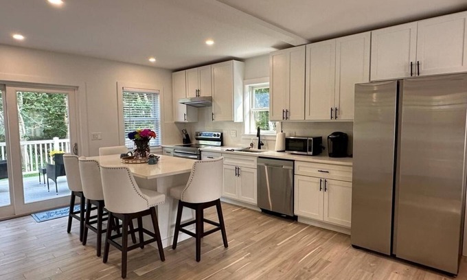 Katama Casa | Brand New!!!!!Guest House in Edgartown, MA