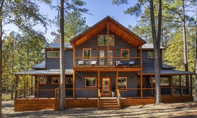 Pickens Casa | Brand New Hidden Haven Lodge 4 Bdrm,5 and half Bth, Huge outdoor area, Hot tub