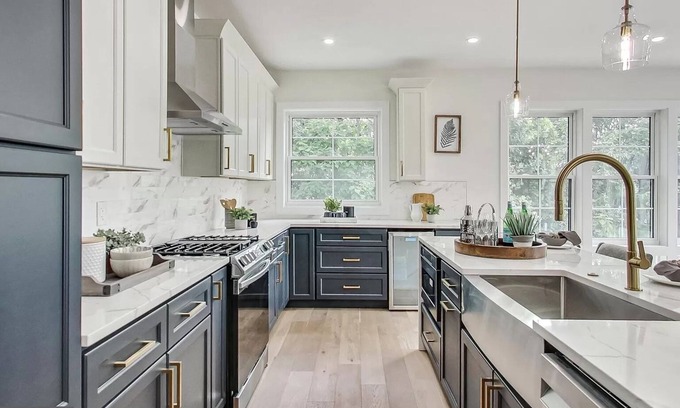 Nauck Casa | Brand NEW house with Spacious 5-bedroom 4-bathroom, WiFi, and non smoking