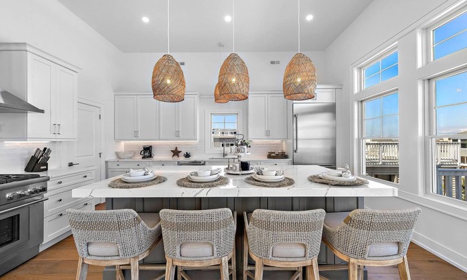 South Beach Haven Casa | BRAND NEW HOUSE with POOL and HOTTUB - one off the beach