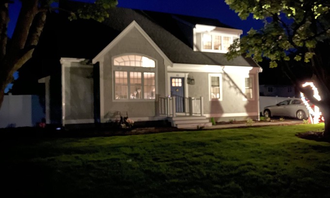 East Falmouth Casa | Brand new immaculate cape style beach house