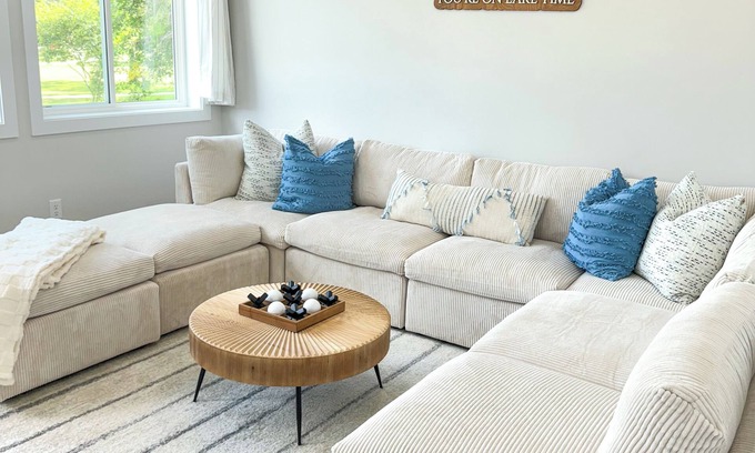 Spirit Lake Cabaña | BRAND NEW Lake View Stylish+Modern Cottage