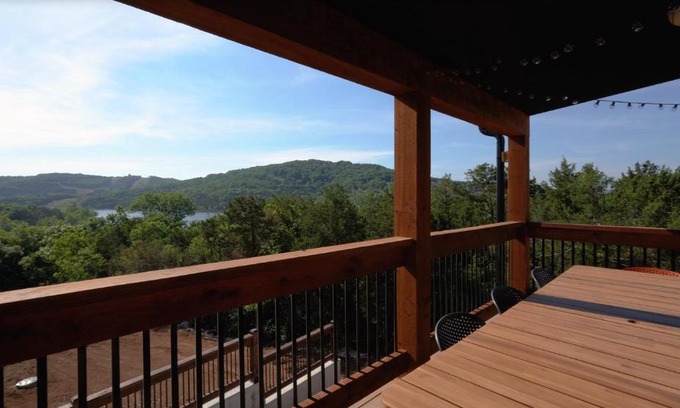 Hollister Casa | Brand New! Lake View with Arcade Game Room! Fully stocked kitchen!