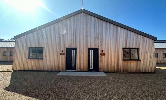 Tunstead Casa | *BRAND NEW* Lop Barn - Barn conversion