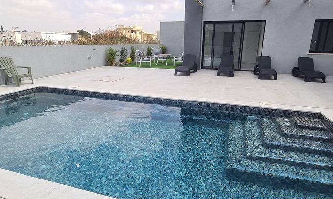Bror Hayil Villa | Brand new Luxurious Villa + Pool - 20 min from the beach!