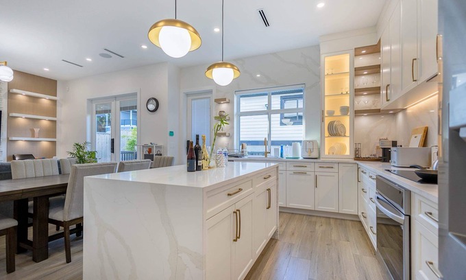Surrey Casa | Brand New Luxurious White Rock 5BR 4BA Spacious Home