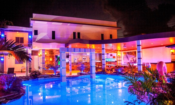 Villas Ana Maria Villa | ¡Nueva villa de lujo 14BD Party, a pasos de clubes / playas!