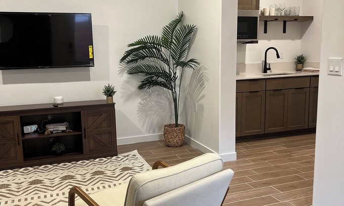 Pumpkin Center Apartamento | Brand New, Luxury 1BD/1BA Unit in a Quiet Newly Constructed Area of Bakersfield