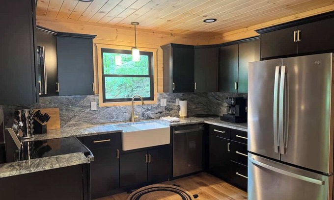 Rogers Cabina | Brand New Luxury Cabin in Red River Gorge!